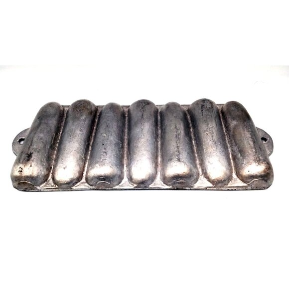 Vintage Cast Aluminum Cornbread Mold 7-Ear Corn Stick Pan Farmhouse Bakeware - Picture 10 of 14